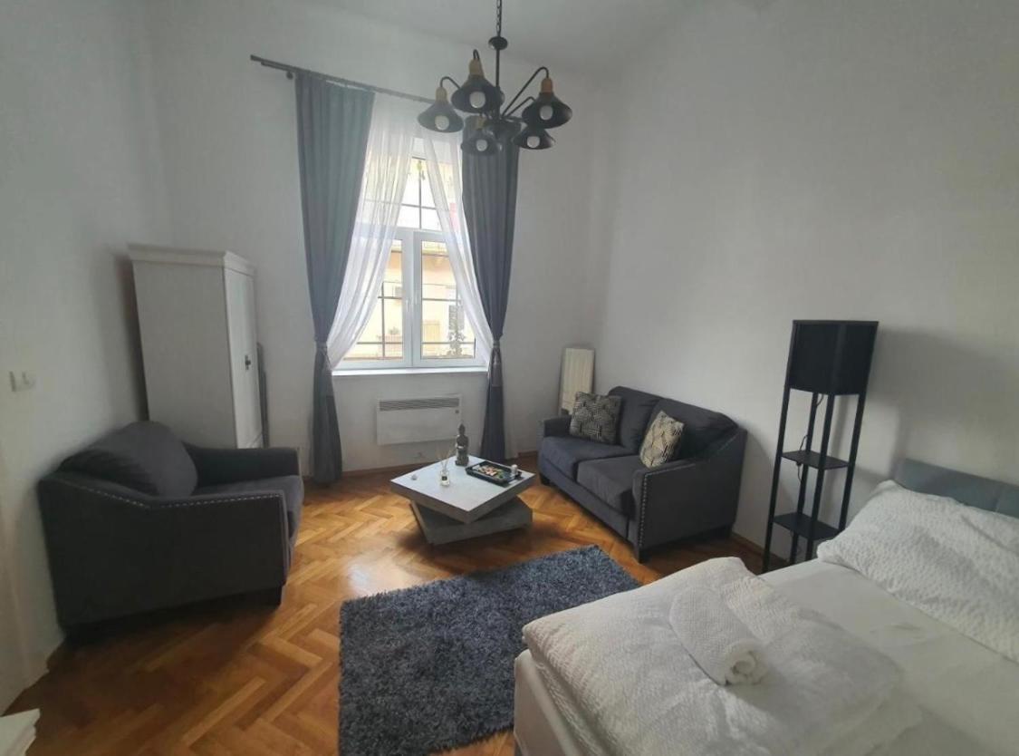 Lorena'S Apartment Арад Экстерьер фото